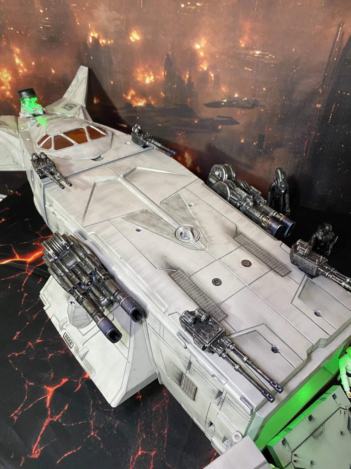 LITANY OF IRON  “GREEN-LOCK” Gunship | Warhammer 40K vintage diorama custom