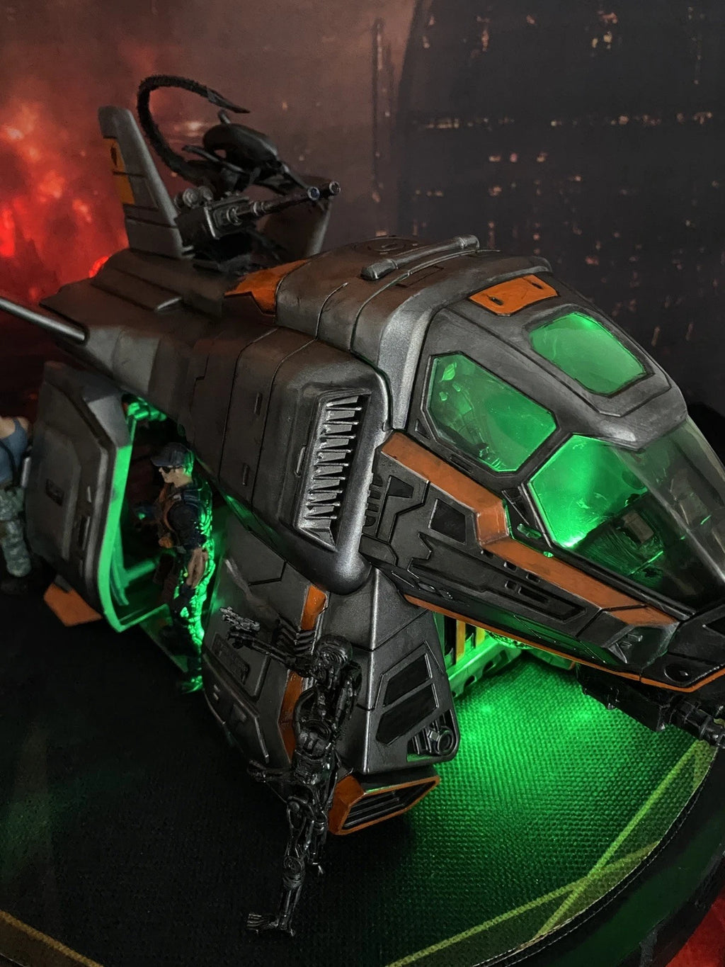 FURYAN SHADE-RUNNER Assault Shuttle Chronicles of Riddick Gunship Custom Painted
