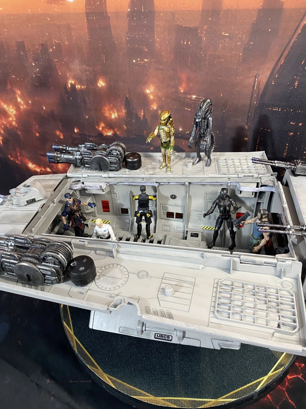 LITANY OF IRON  “GREEN-LOCK” Gunship | Warhammer 40K vintage diorama custom