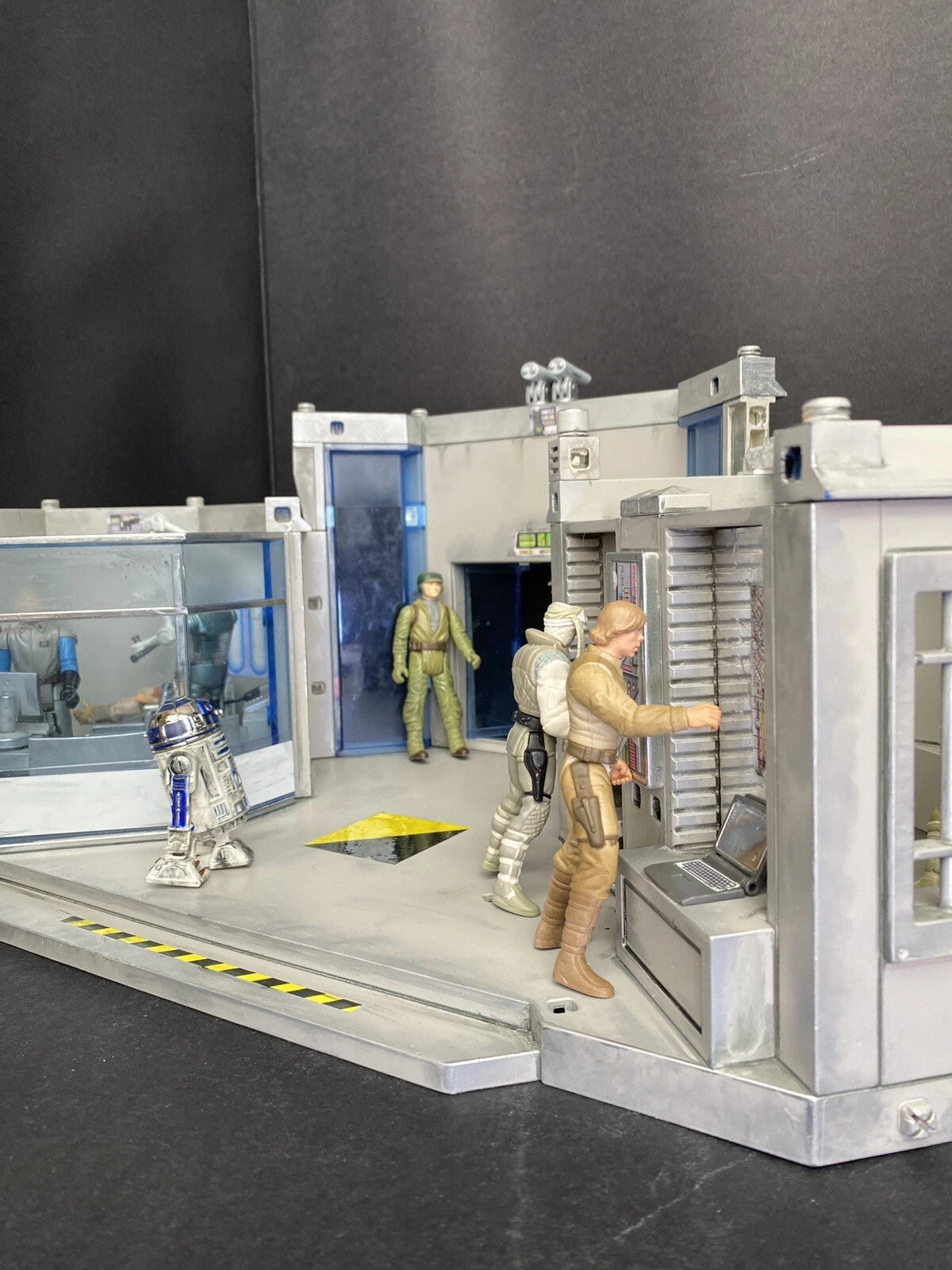 Star Wars Hoth Rebel Base Diorama Empire Strikes Back Medical Bay Kenner Custom