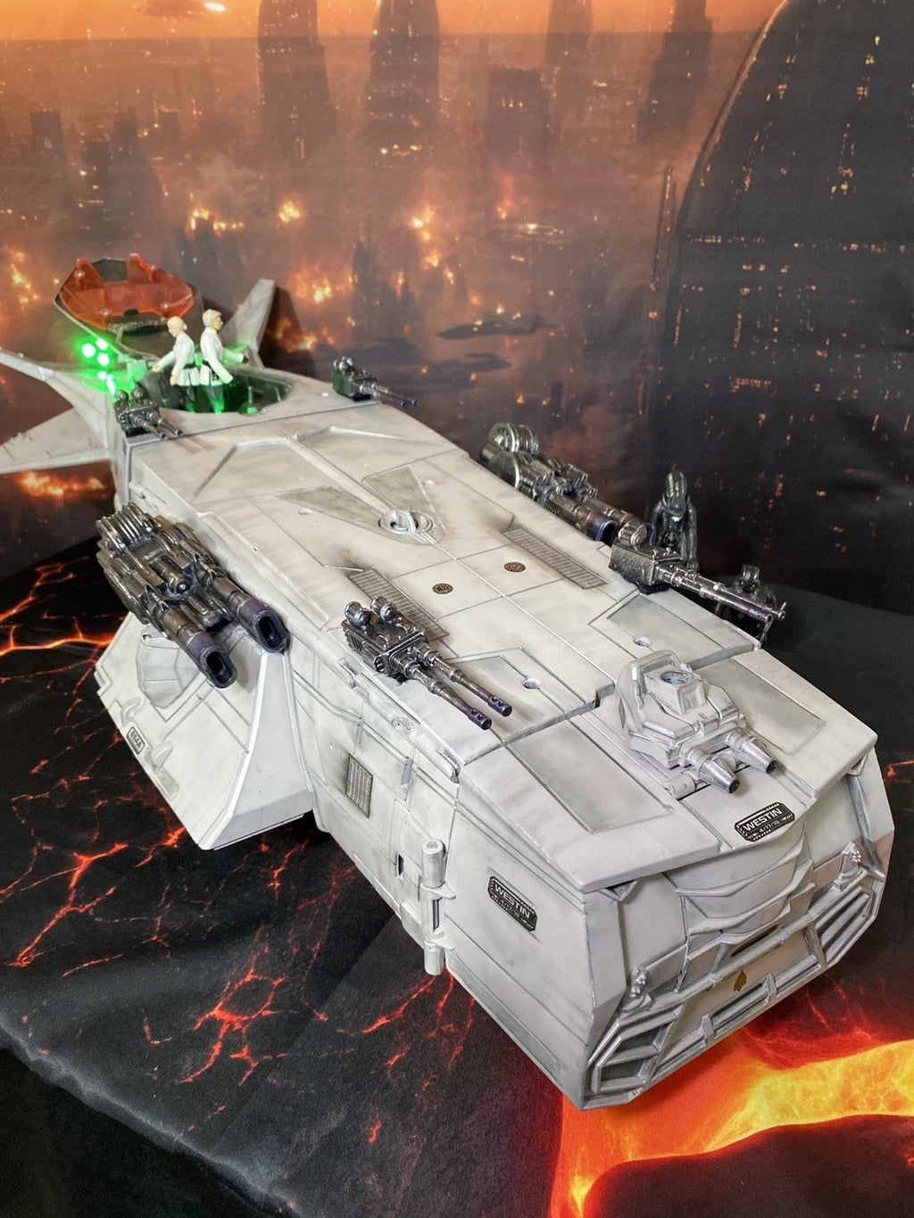 LITANY OF IRON  “GREEN-LOCK” Gunship | Warhammer 40K vintage diorama custom