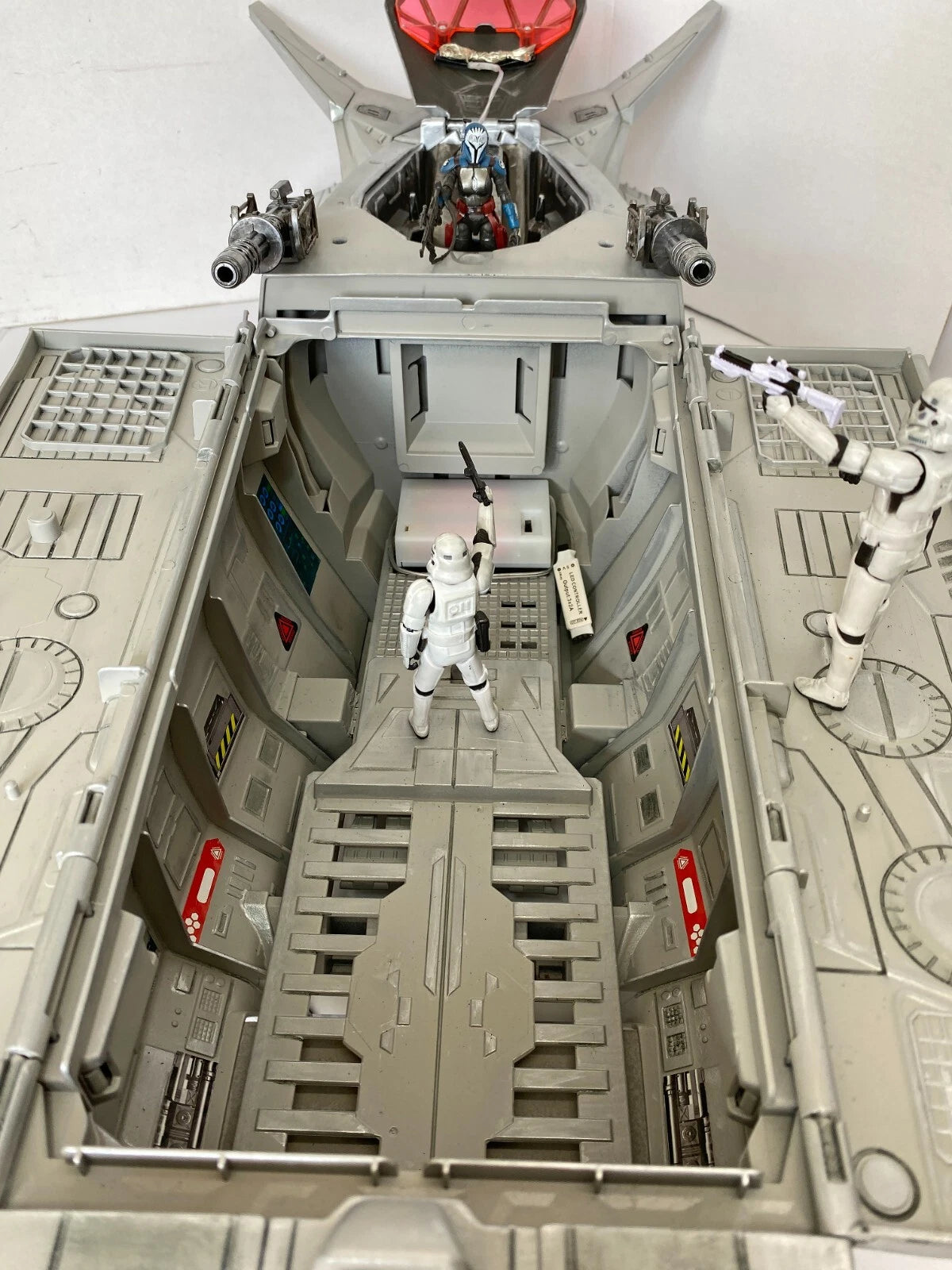 Star Wars Mandalorian Starfighter Bo Katan Kryze Diorama Mandalore Playset - view 10