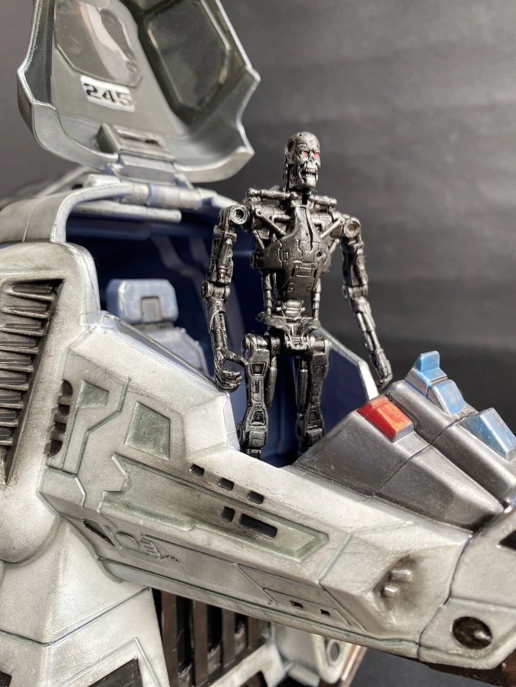 Terminator Resistance Gunship Hunter Killer Skynet Cyberdyne T800 Kenner Custom