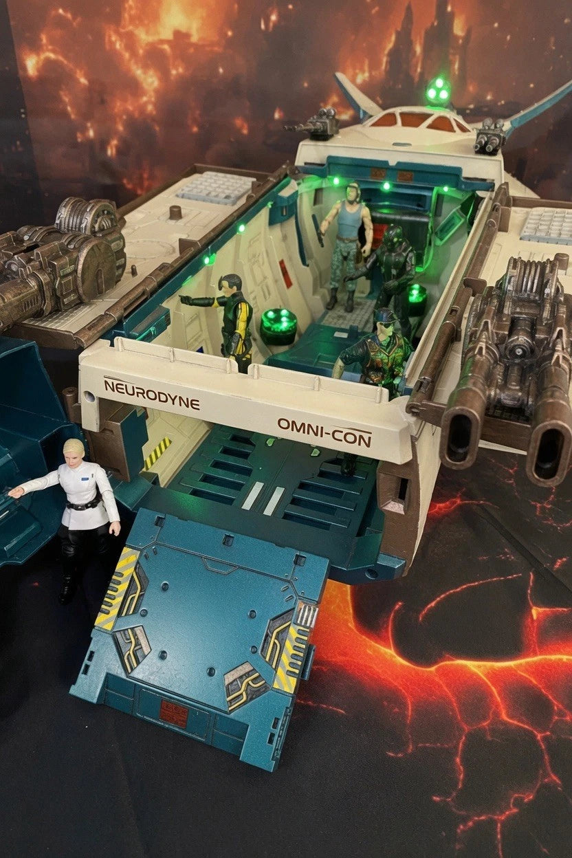 Blade Runner Custom Tyrell Corp Deckard 2049 Spinner Model Diorama Commission