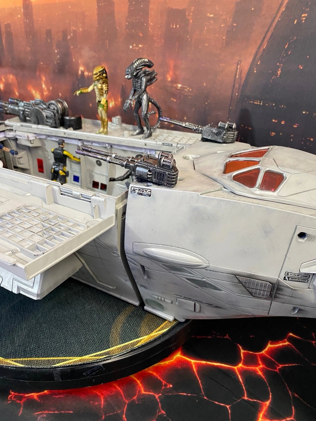 LITANY OF IRON  “GREEN-LOCK” Gunship | Warhammer 40K vintage diorama custom