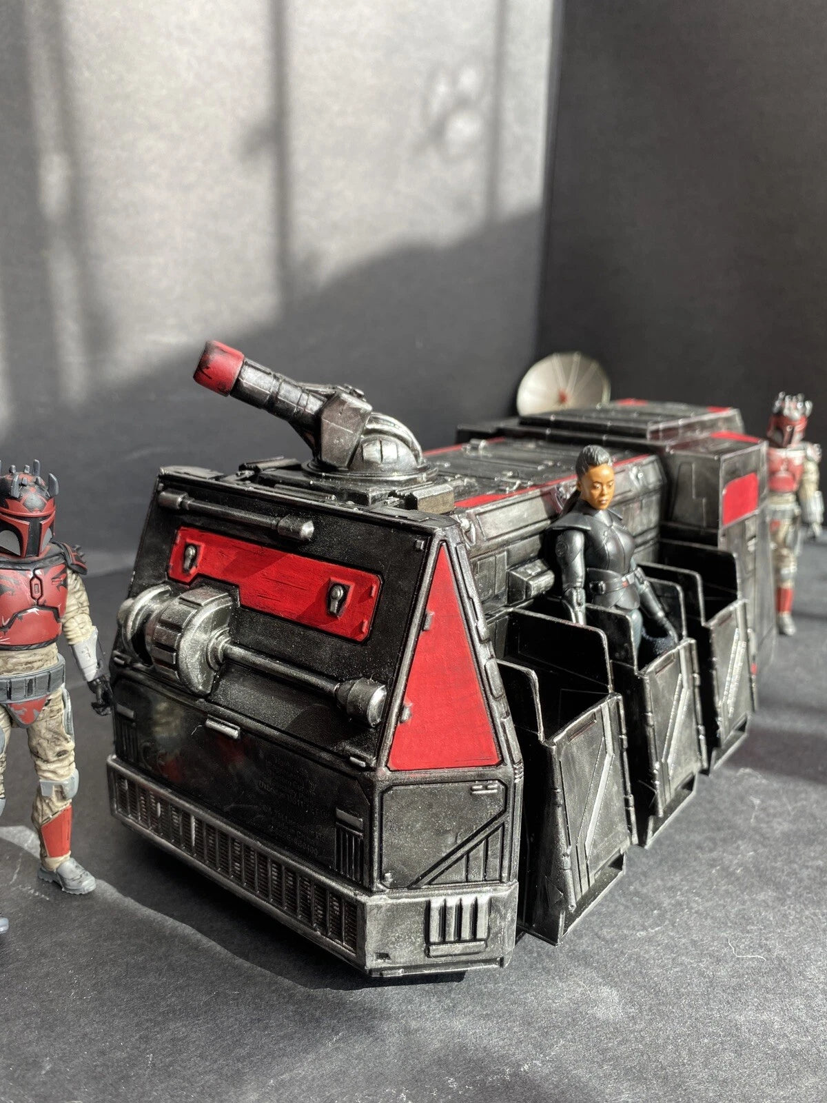 Star Wars Mandalorian Custom Troop Transport Boba Fett Darksaber Beskar Diorama