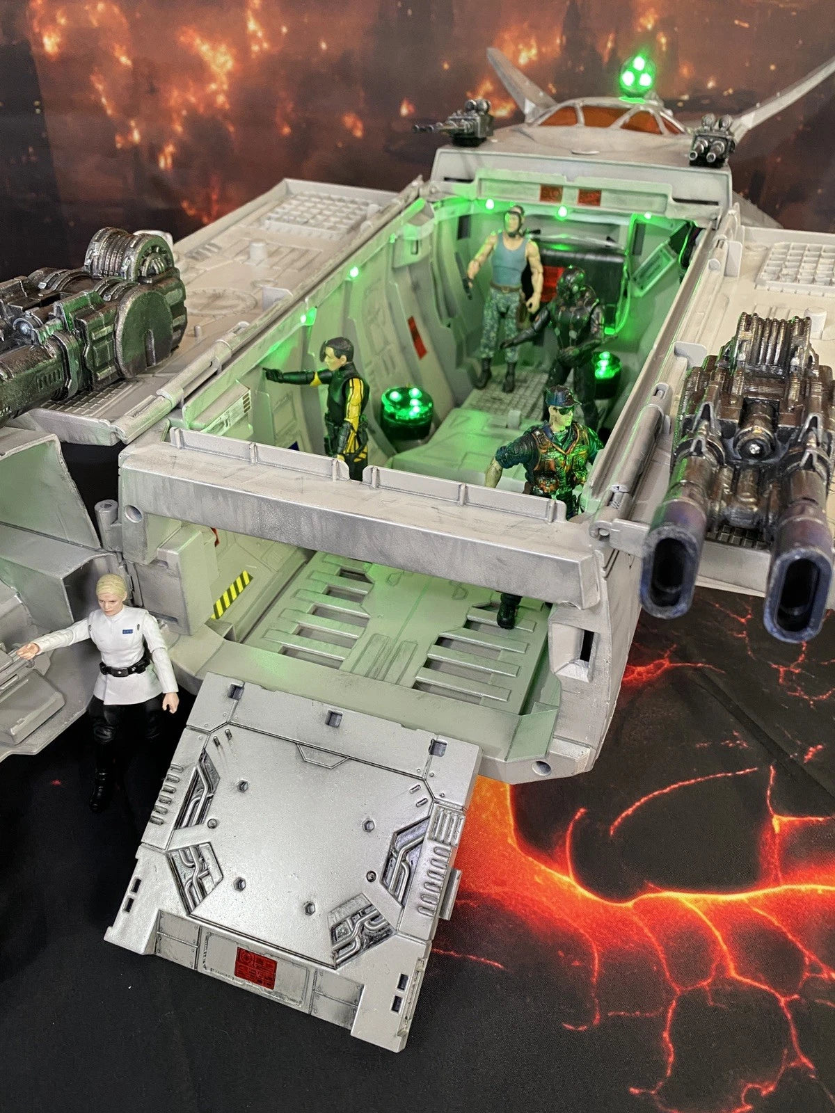 LITANY OF IRON  “GREEN-LOCK” Gunship | Warhammer 40K vintage diorama custom