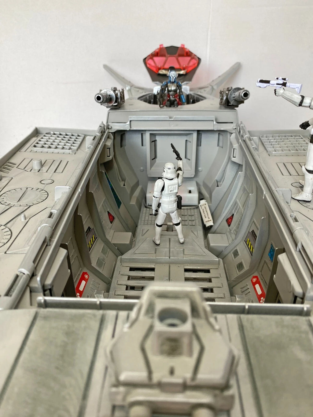 Star Wars Mandalorian Starfighter Bo Katan Kryze Diorama Mandalore Playset - view 15