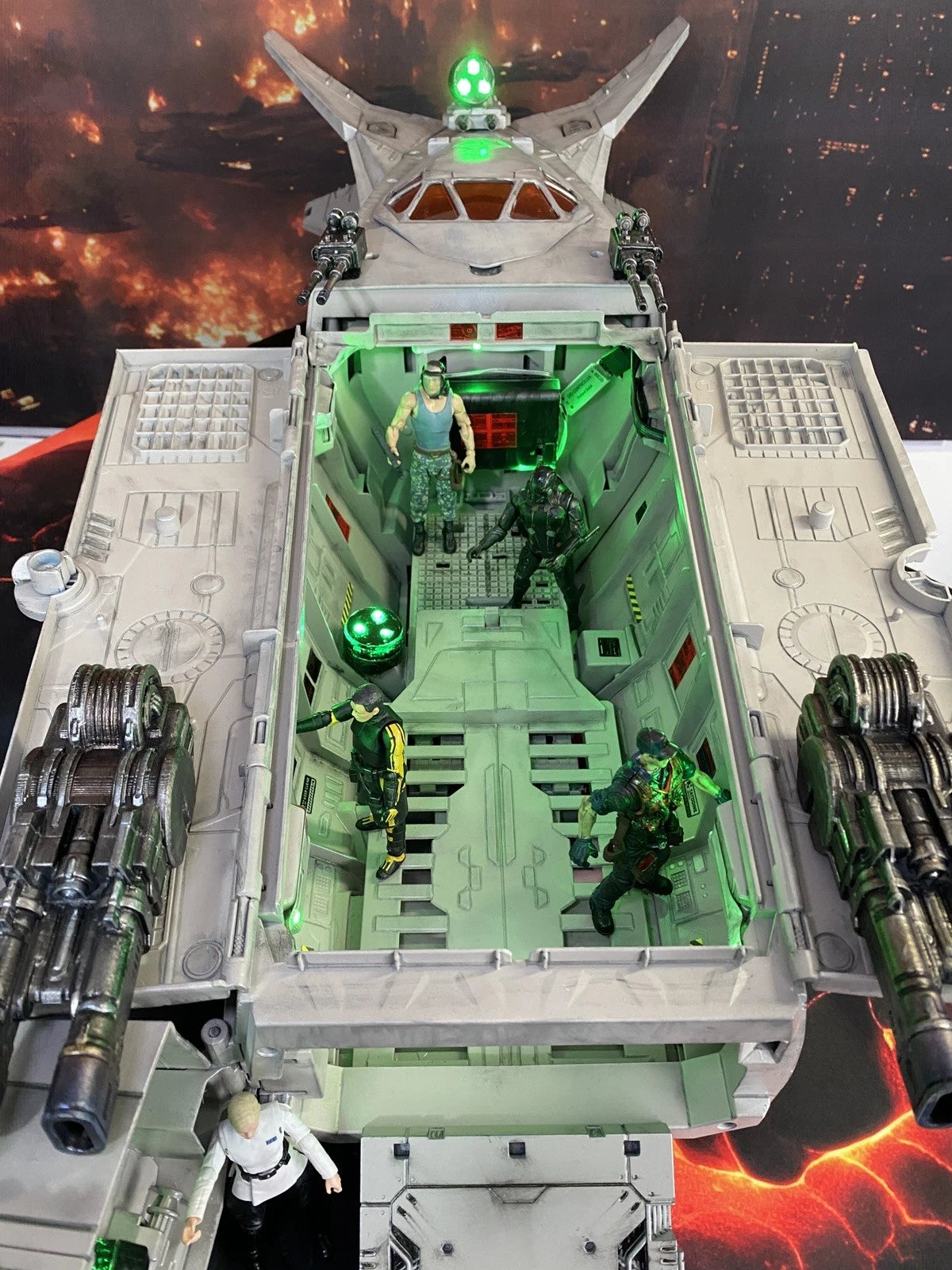 LITANY OF IRON  “GREEN-LOCK” Gunship | Warhammer 40K vintage diorama custom