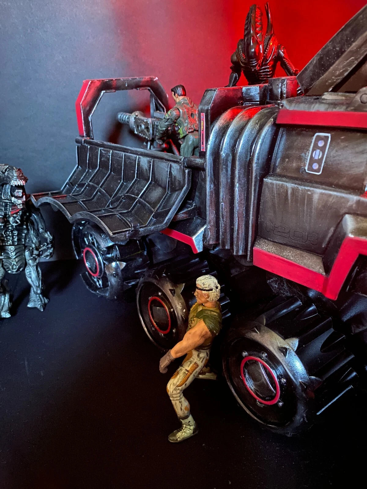 Aliens “Crimson Leviathan” APC – Hadley’s Hope Weyland Yutani Romulus Vehicle - view 13