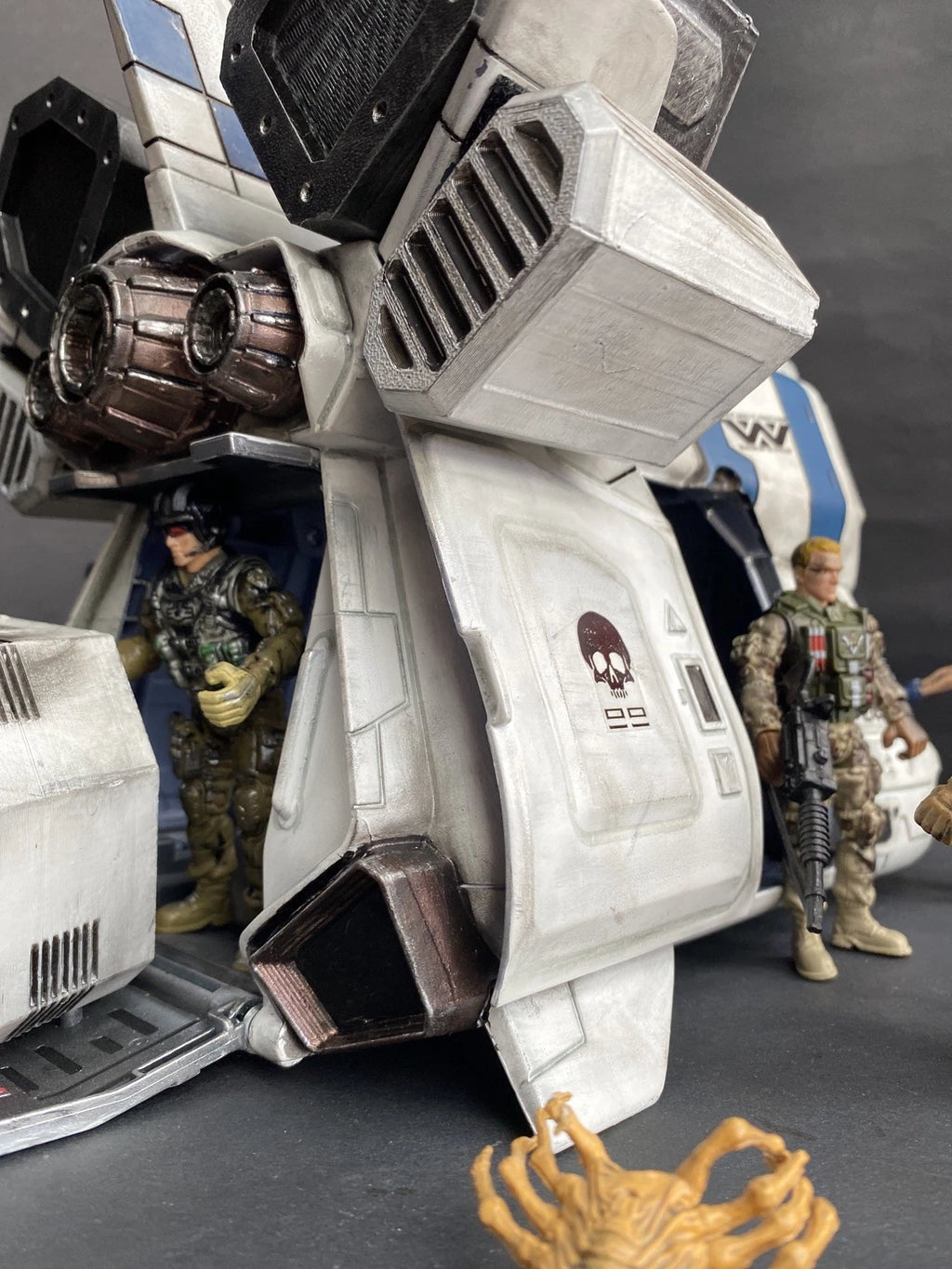 Aliens Dropship “Sulaco Wing” Custom Vintage Style Weyland Yutani Hadley Hope