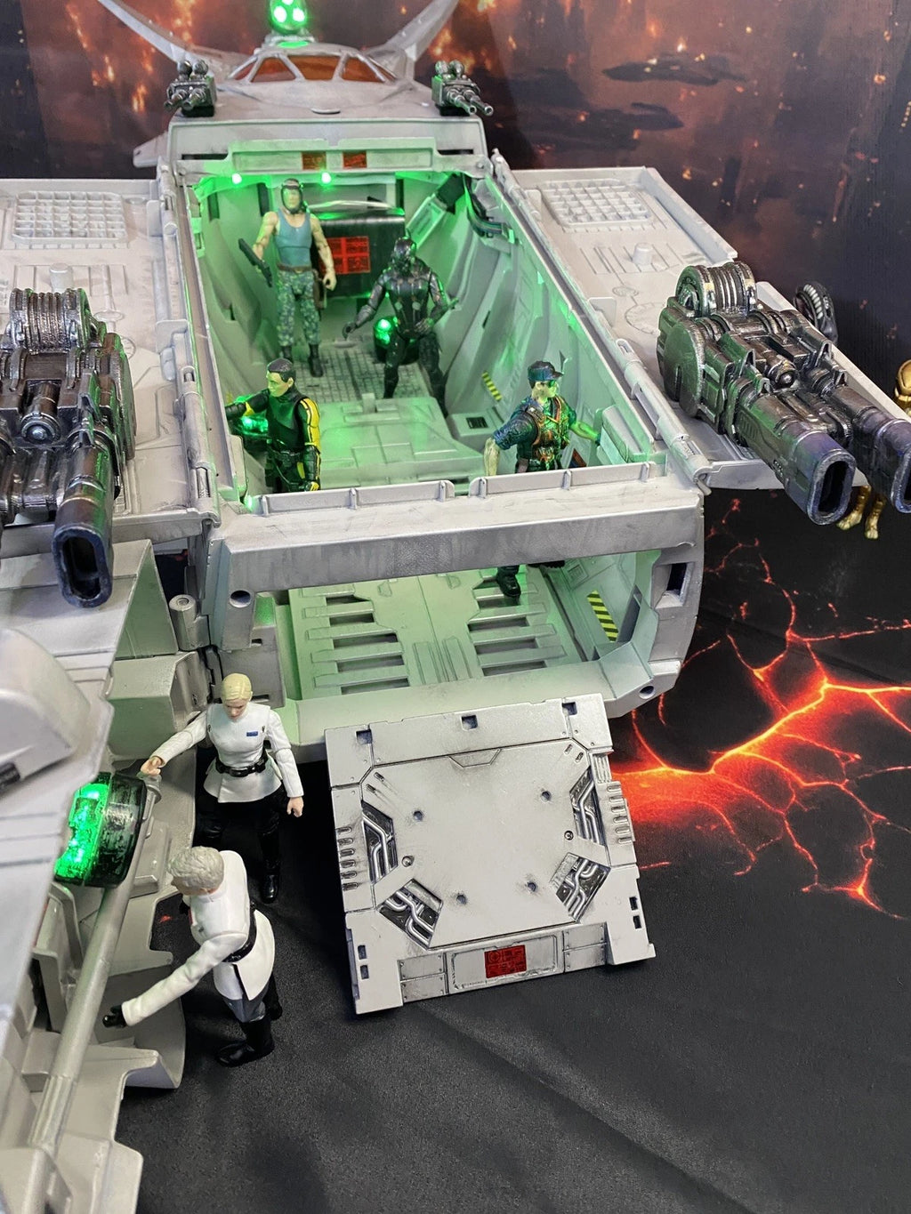 LITANY OF IRON  “GREEN-LOCK” Gunship | Warhammer 40K vintage diorama custom